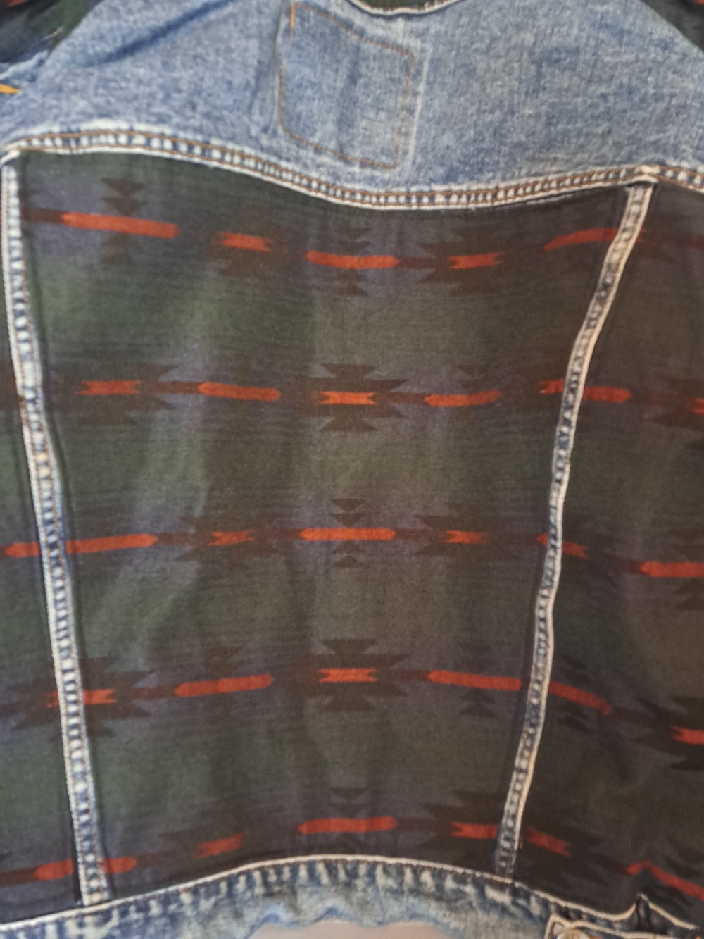 Levi’s Vintage XL Denim Trucker Jacket Southwestern Aztec Fabric Panels 70598 - Picture 7 of 14